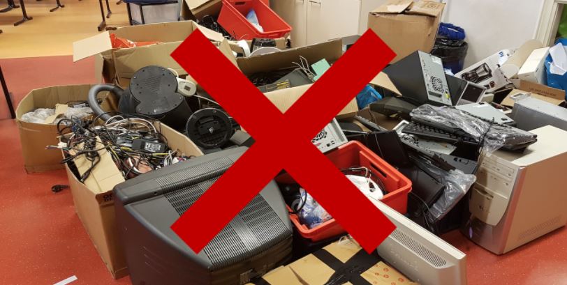 Verzamelen buiten schoolgebouw binnen.jpeg